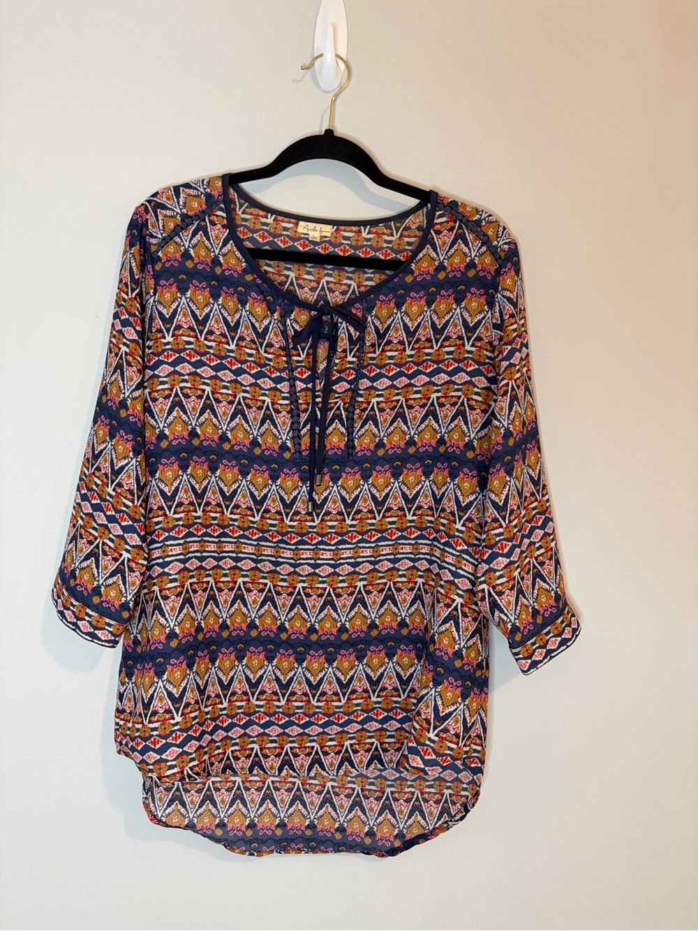 Antilia Femme Navy Multicolor Geometric Tie-Front Blouse